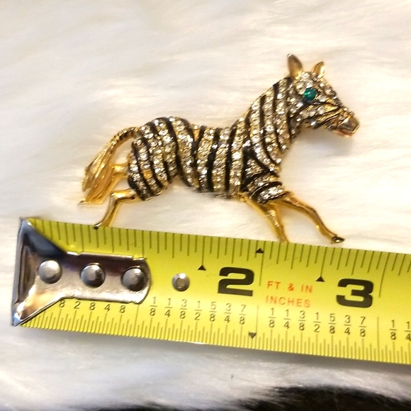 NWOT Zebra pin/brooch - Picture 3 of 4